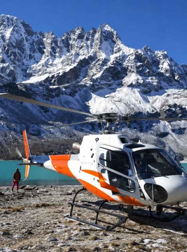 everest helicopter with gokyo lake